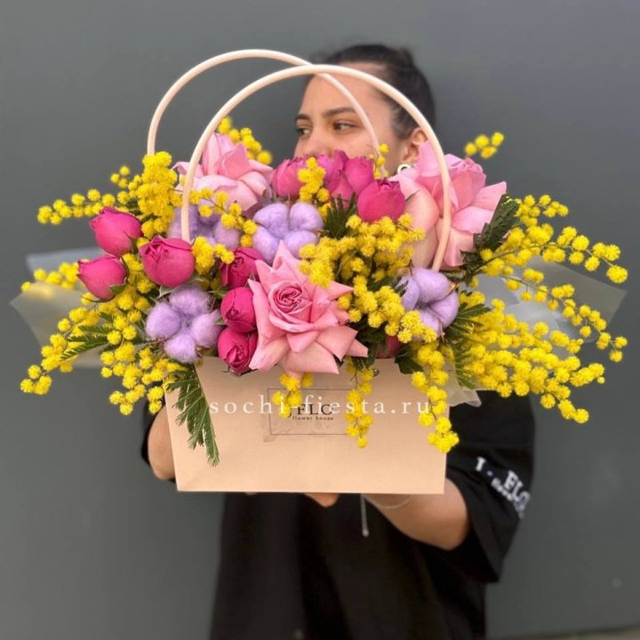 Сумочка мимозы и роз "Примавера" в Тамбове