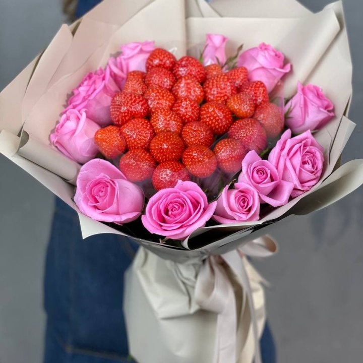 Клубника и розы в Тамбове