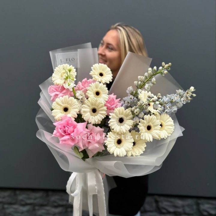 Букет роз и гербер в Тамбове