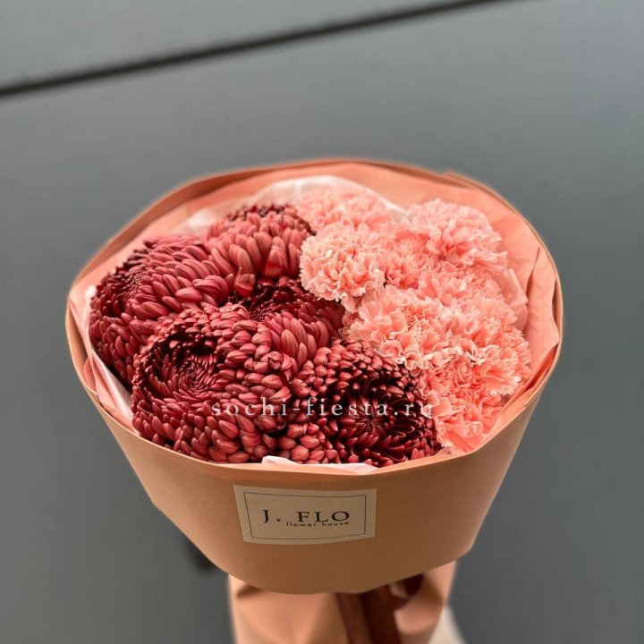 Букет хризантем и диантусов  в Тамбове