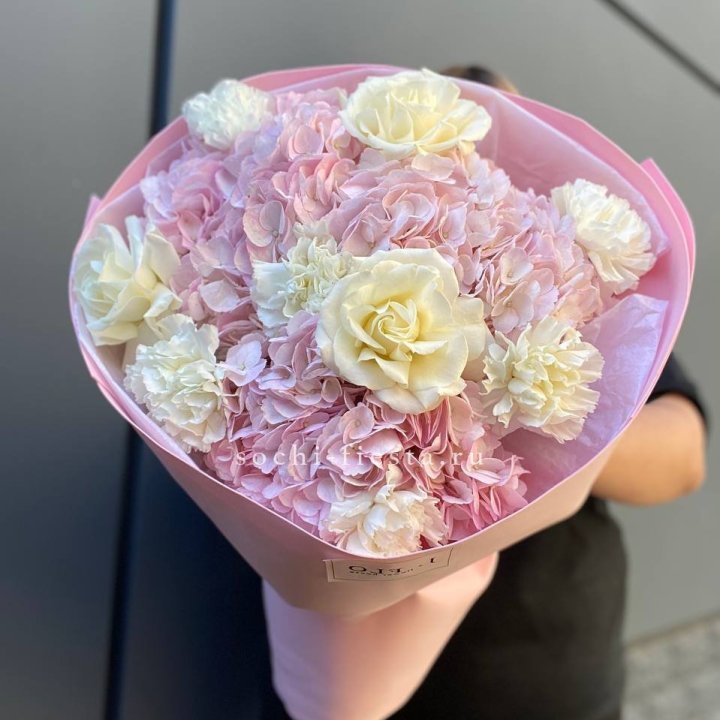  Букет гортензий и роз  в Тамбове