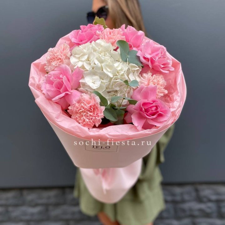  Букет роз и гортензии "Навола" в Тамбове