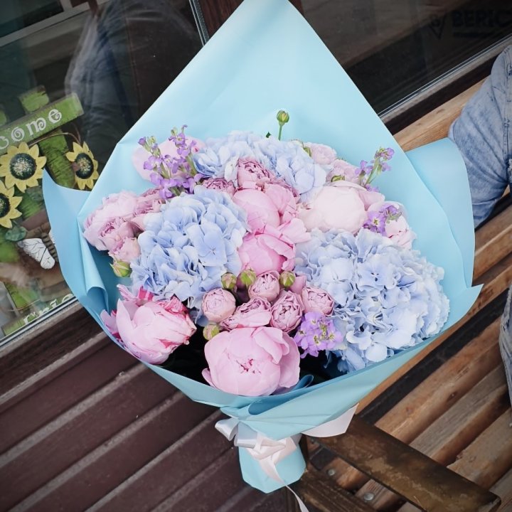 Букет с гортензиями "Блубери" в Тамбове