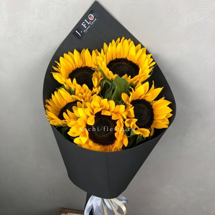 Букет из 5  подсолнухов в Тамбове