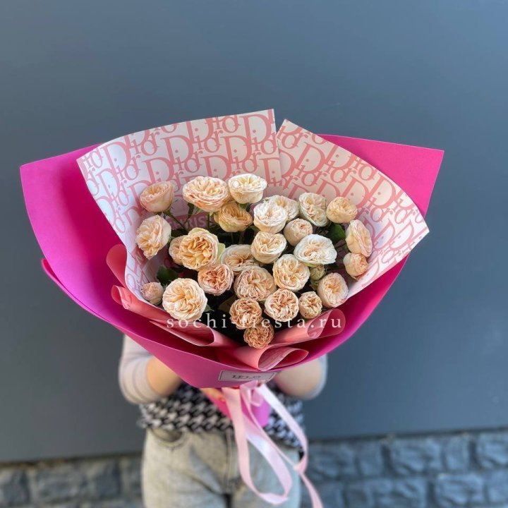 9 пионовидных роз в Тамбове