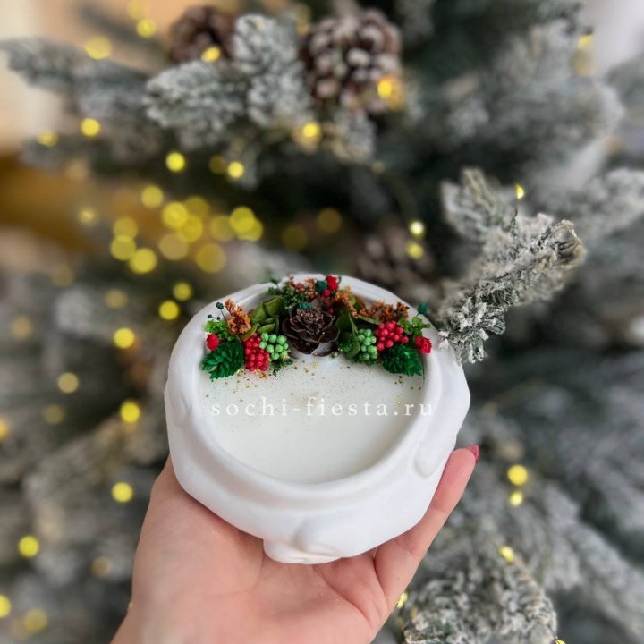 Свеча ароматическая в гипсе Руки с шишкой в Тамбове