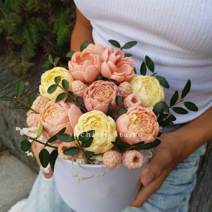 Шоколадный букет с ягодами в Тамбове