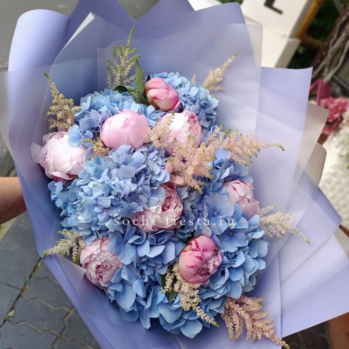 Дизайнерский букет с гортензией №3 в Тамбове
