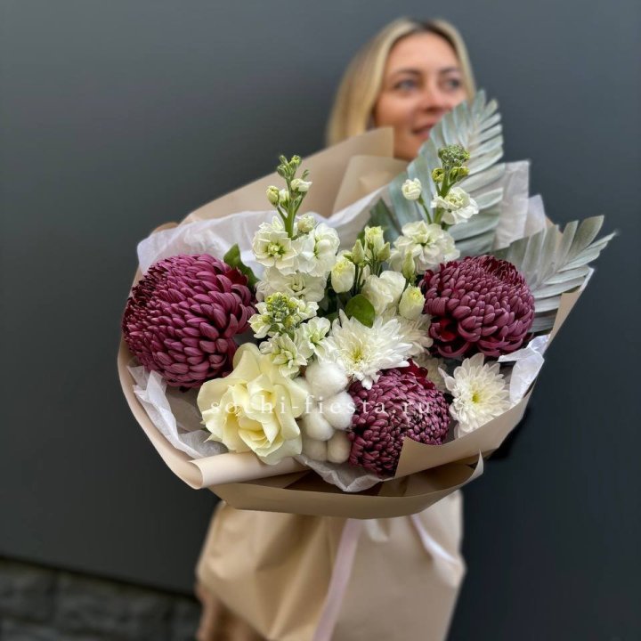 Хризантемы с маттиолой розами эустомой Чика в Тамбове