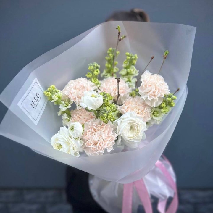 Букет маттиолы и ранункулюсов  в Тамбове