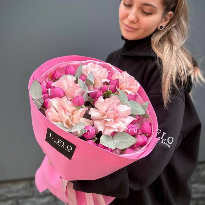 Букет французских и пионовидных роз "Ламиносо" в Тамбове