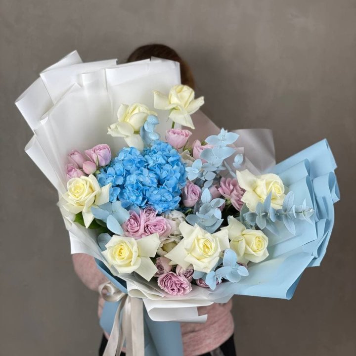 Дизайнерский букет "Блю скайфорт" в Тамбове