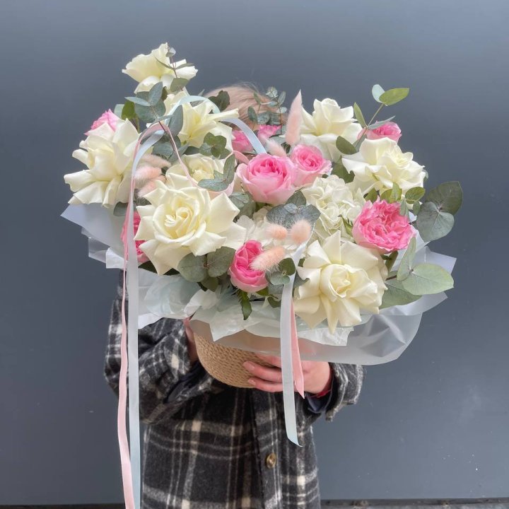 Кашпо с розами в Тамбове