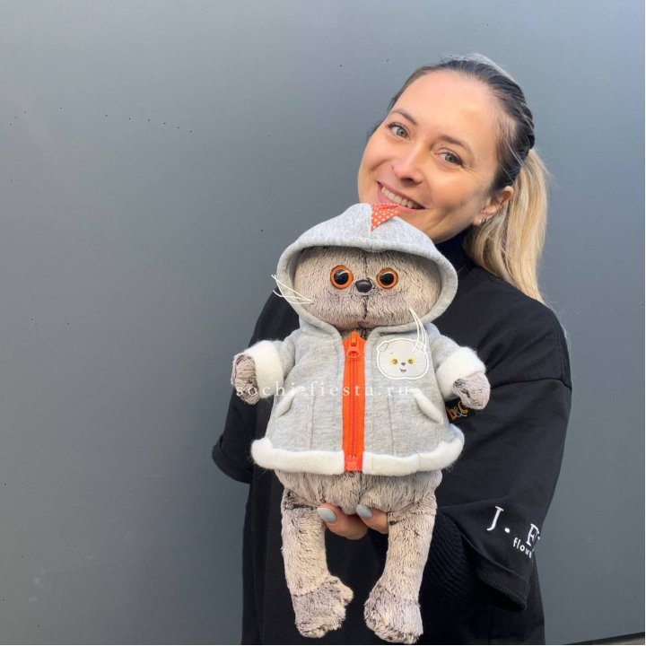 Кот Басик в толстовке в Тамбове