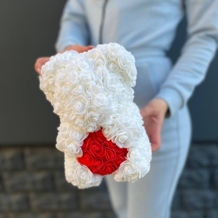 Медведь с красным седцем в Тамбове