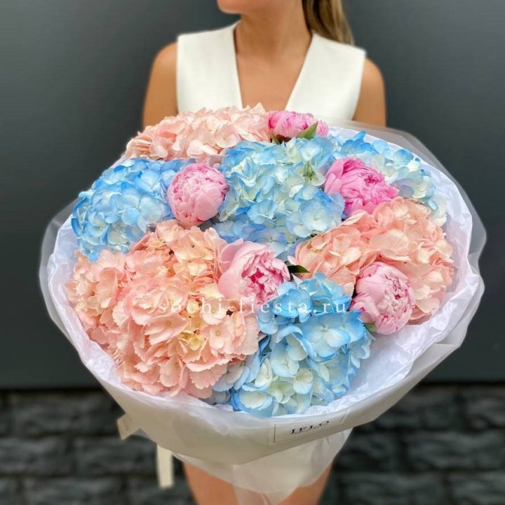 Дуобукет гортензии с пионами  в Тамбове