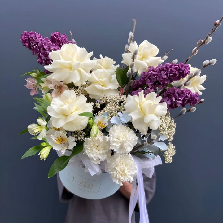 Цветочный бокс Французских роз и Сирени в Тамбове