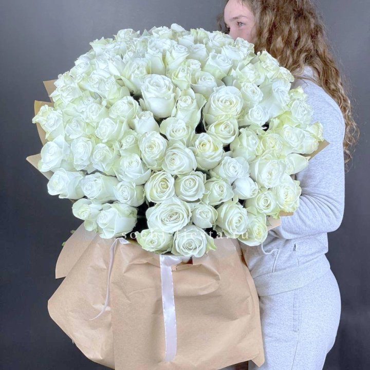 101 белая высокая импортная роза в Тамбове
