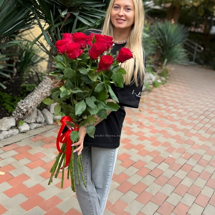 15 высоких красных роз в Тамбове