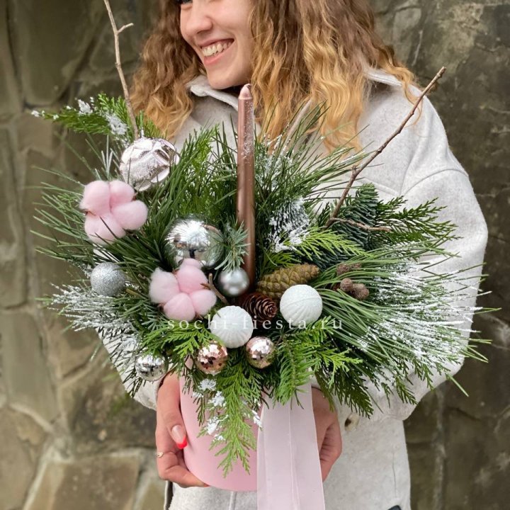 Новогодняя композиция в коробке пинк в Тамбове