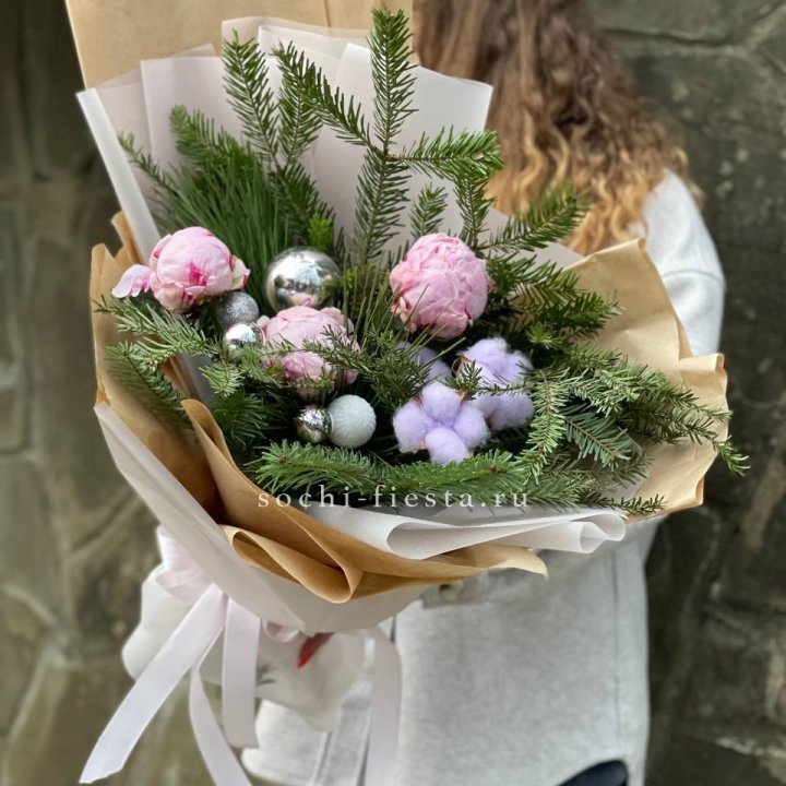 Новогодний букет с пионами  в Тамбове