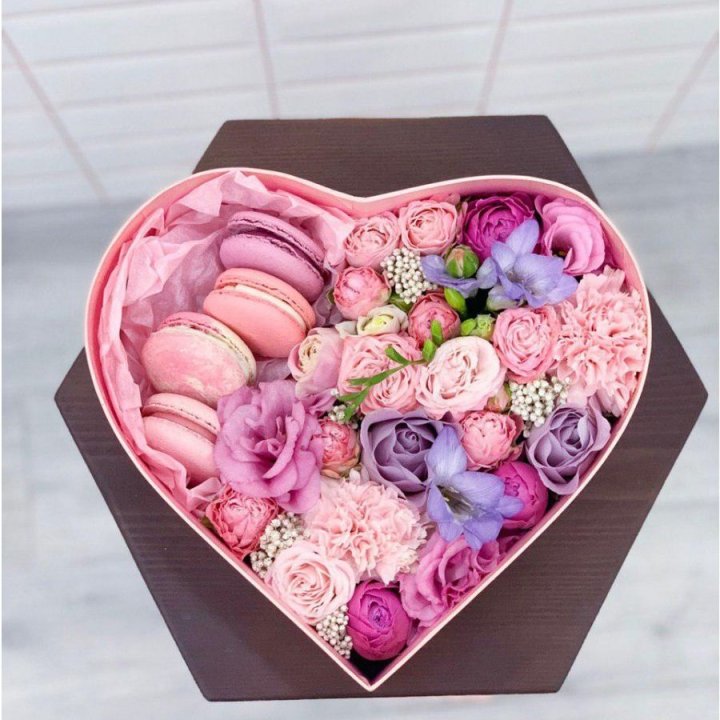 Бокс-сердце с макаронс  в Тамбове