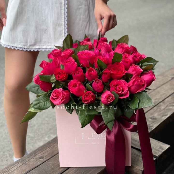 55 алых роз в кубе в Тамбове