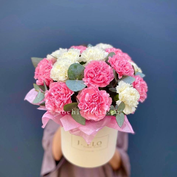 Диантусы в цилиндре в Тамбове