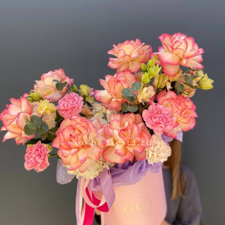 Бокс нежный с розами в Тамбове