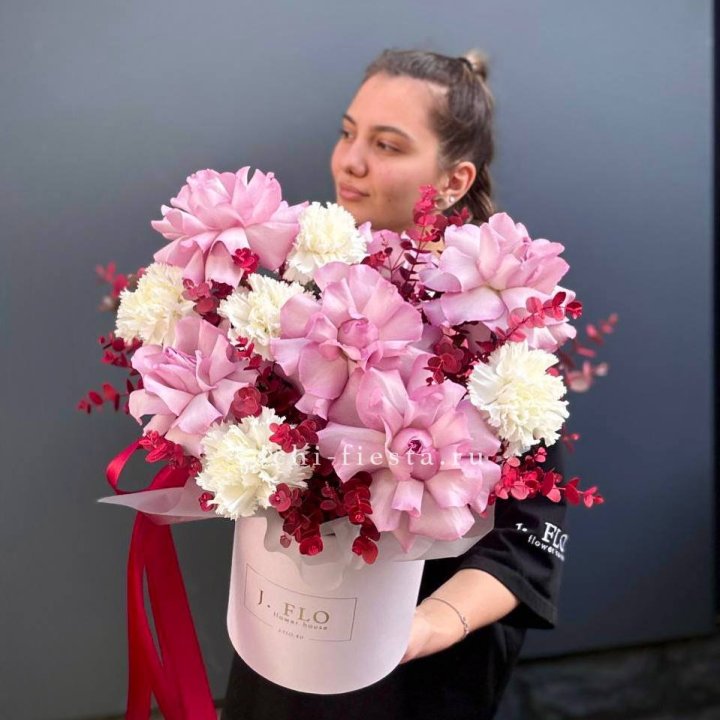 Бокс с французскими розами "Вела вита" в Тамбове