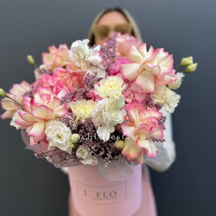 Цветочная композиция "Глория" в боксе в Тамбове