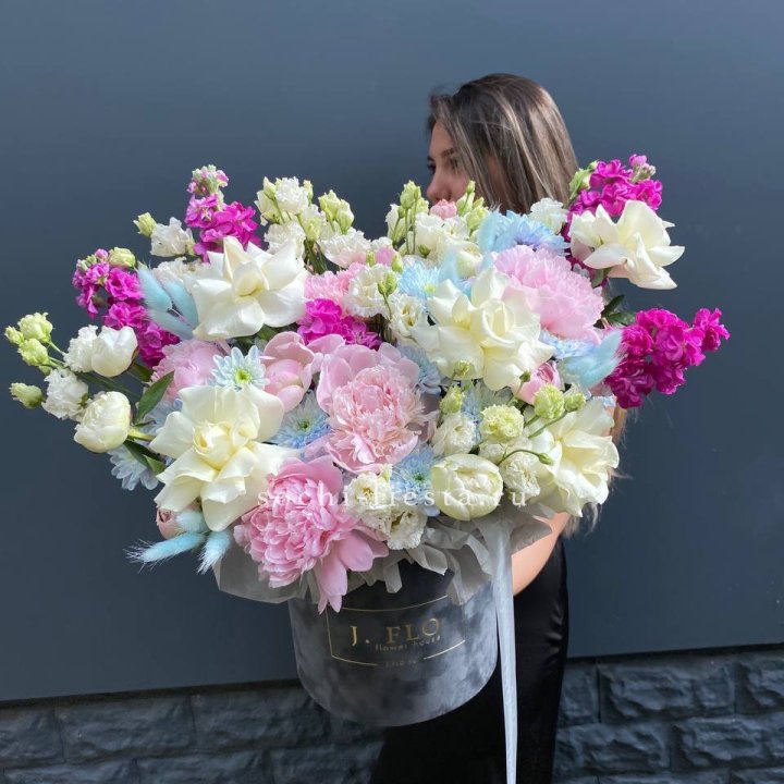 Дизайнерский цилиндр "Пионы гарден" в Тамбове