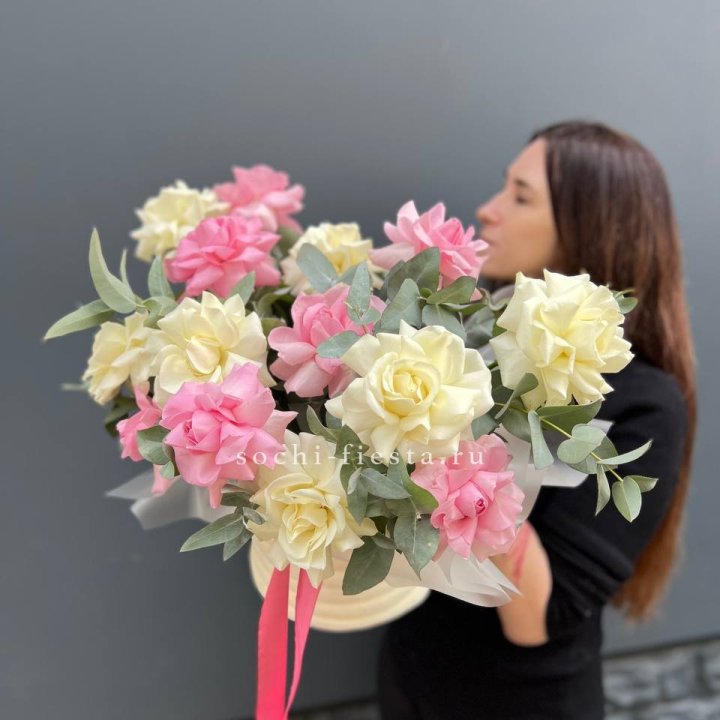 Зефирный бокс из 17 французских роз микс в Тамбове