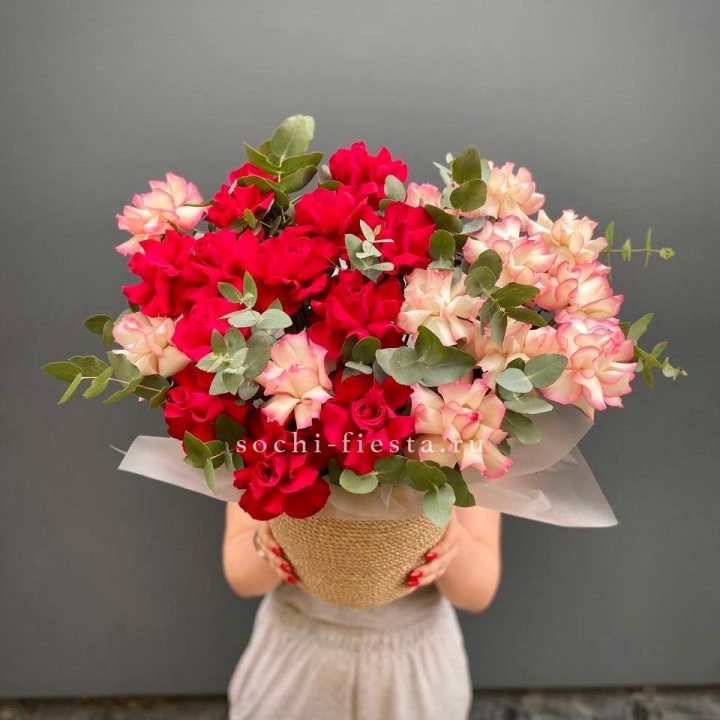 25 Французских роз в джутовом кашпо  в Тамбове