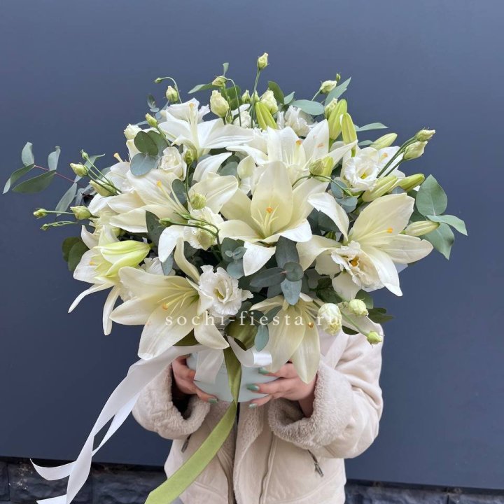 Бокс лилий и эустомы в Тамбове