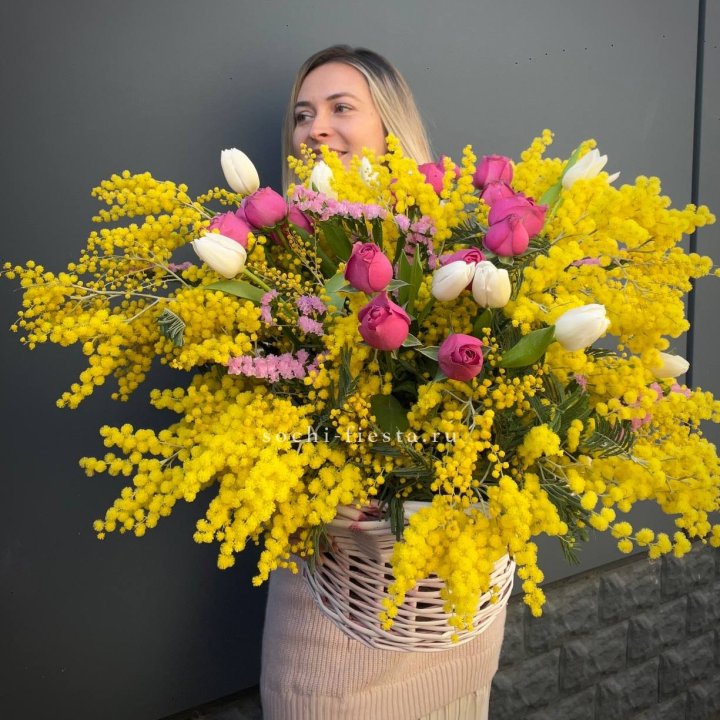 Цветочная корзина с мимозой "Спринг" в Тамбове