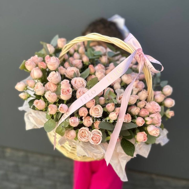 Корзина кустовых пионовидных роз в Тамбове