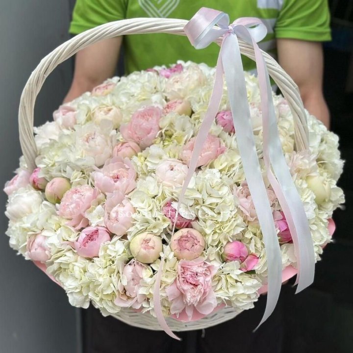 Премиум корзина гортензий и пионов в Тамбове