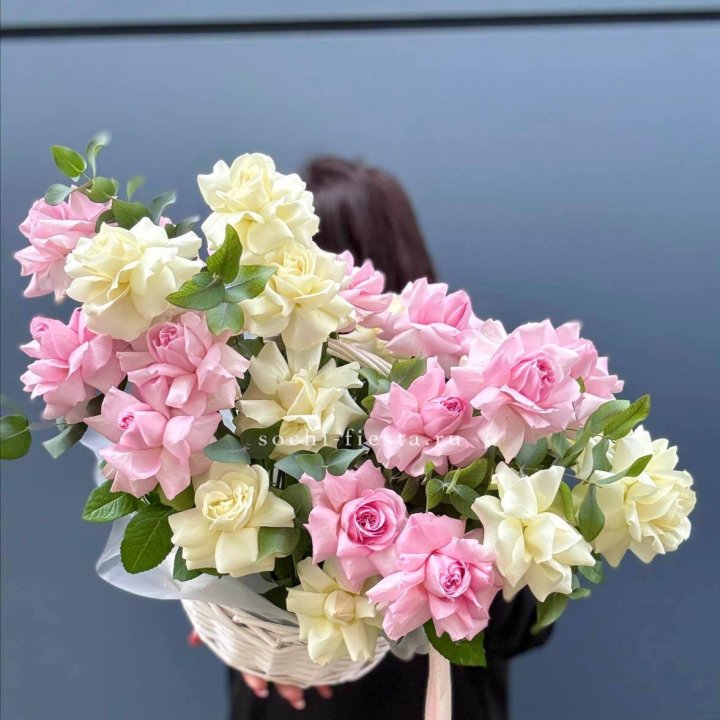 25 Французских роз в корзине в Тамбове