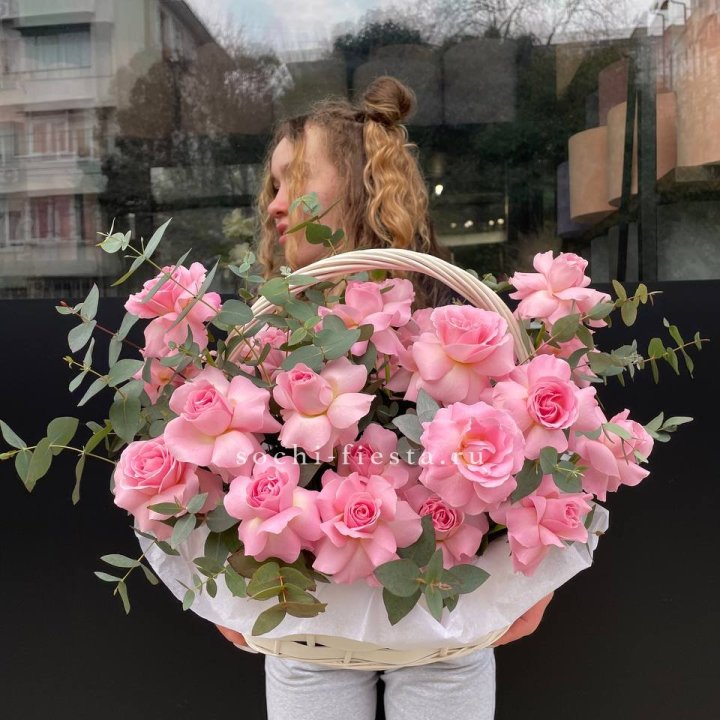 25 роз в цветочной корзине  в Тамбове