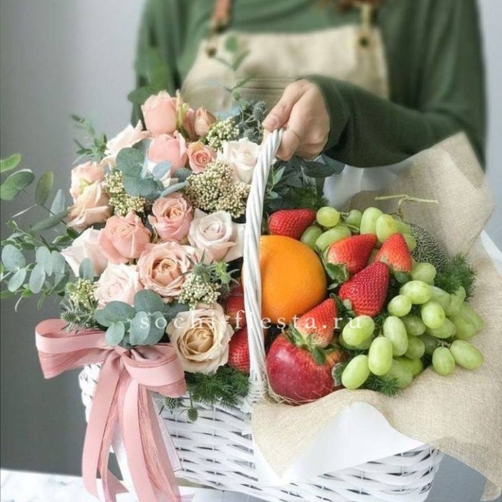 Фруктовая корзина c цветами в Тамбове