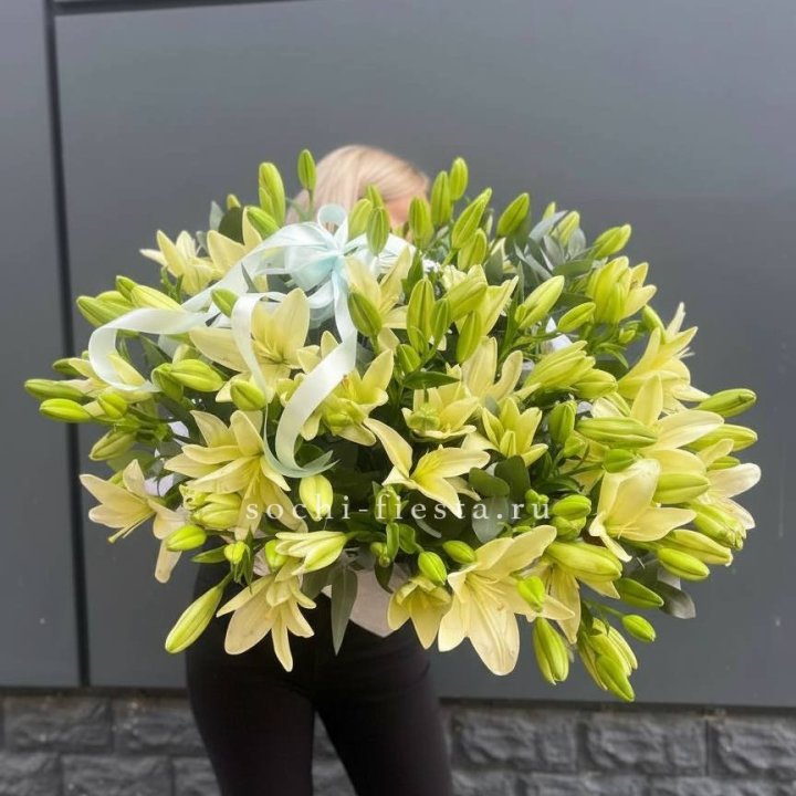 Лилии в корзине в Тамбове