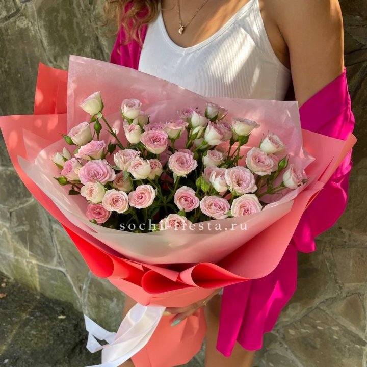 Розовые кустовые розы в Тамбове