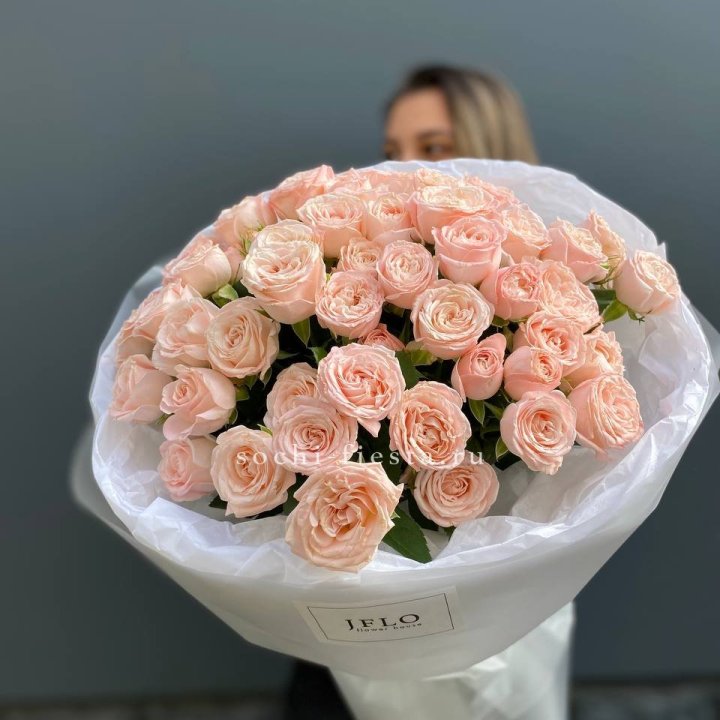 Букет кустовых роз Бомбастик в Тамбове