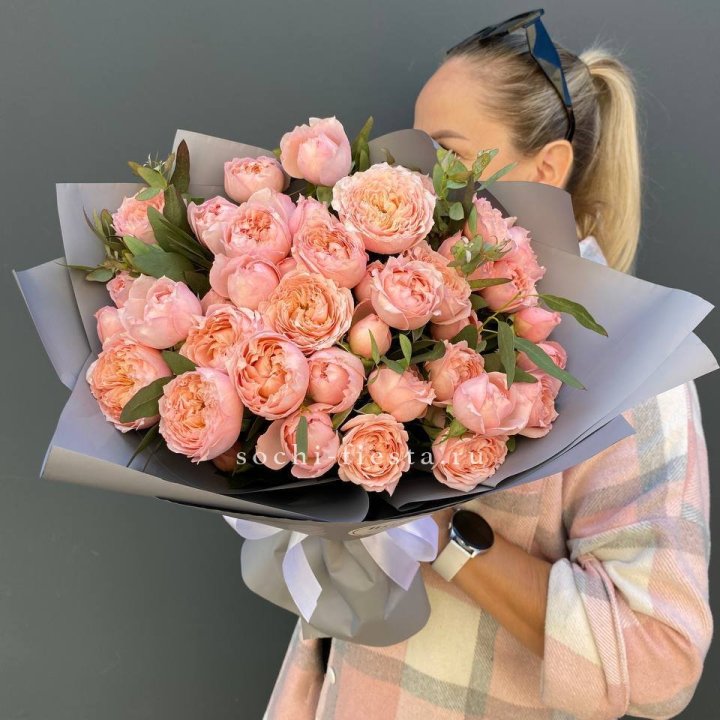 Букет с пионовидными розами "Пивайн" в Тамбове