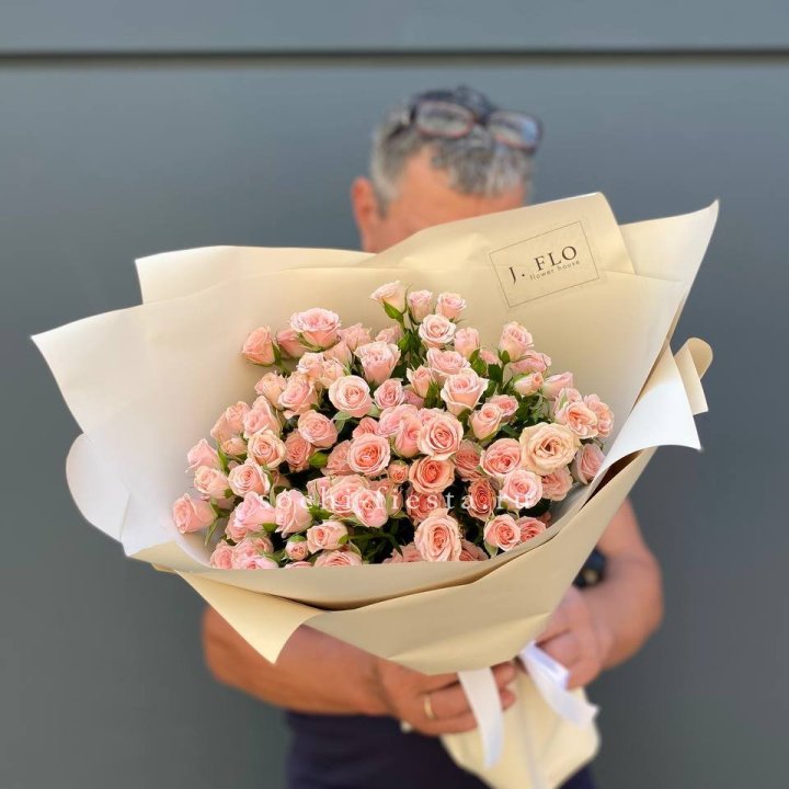 Кустовые розы леди в Тамбове