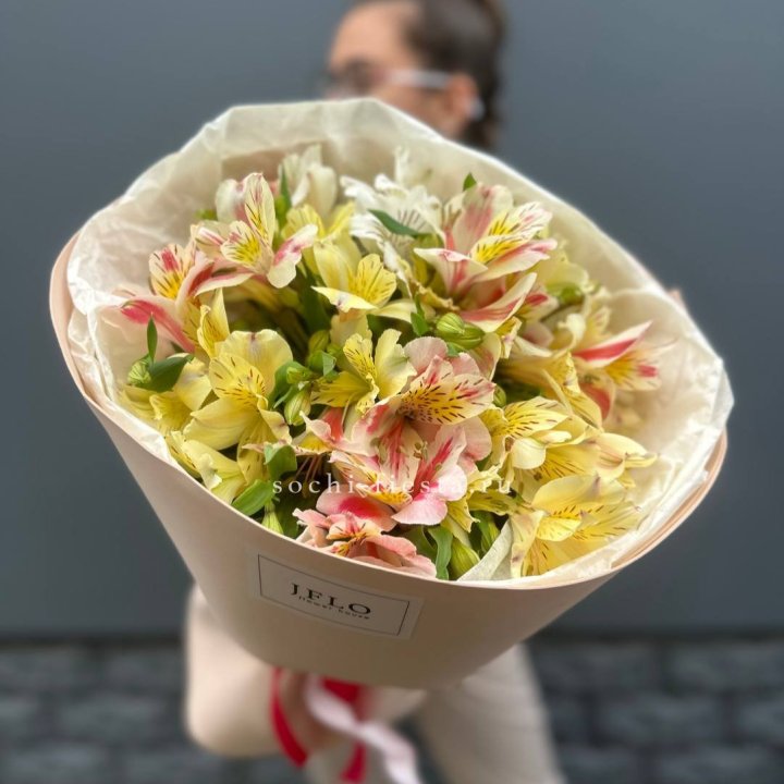 Альстромерии в нежном оформлении в Тамбове