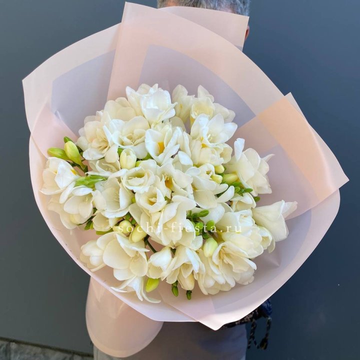 Букет белых фрезий  в Тамбове