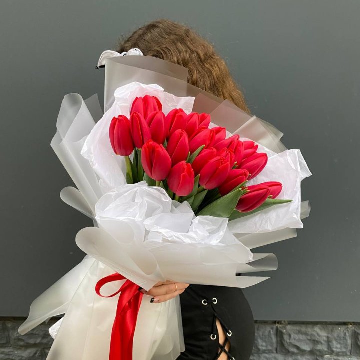  25 красных воздушных тюльпанов в Тамбове