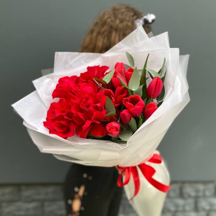 Дуо тюльпаны и розы в Тамбове